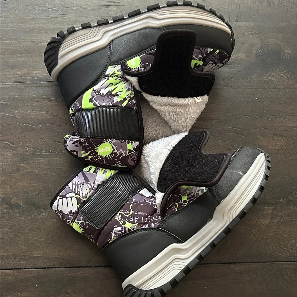 Sporto Kids Graphic Boots - Black and Neon GreenSport